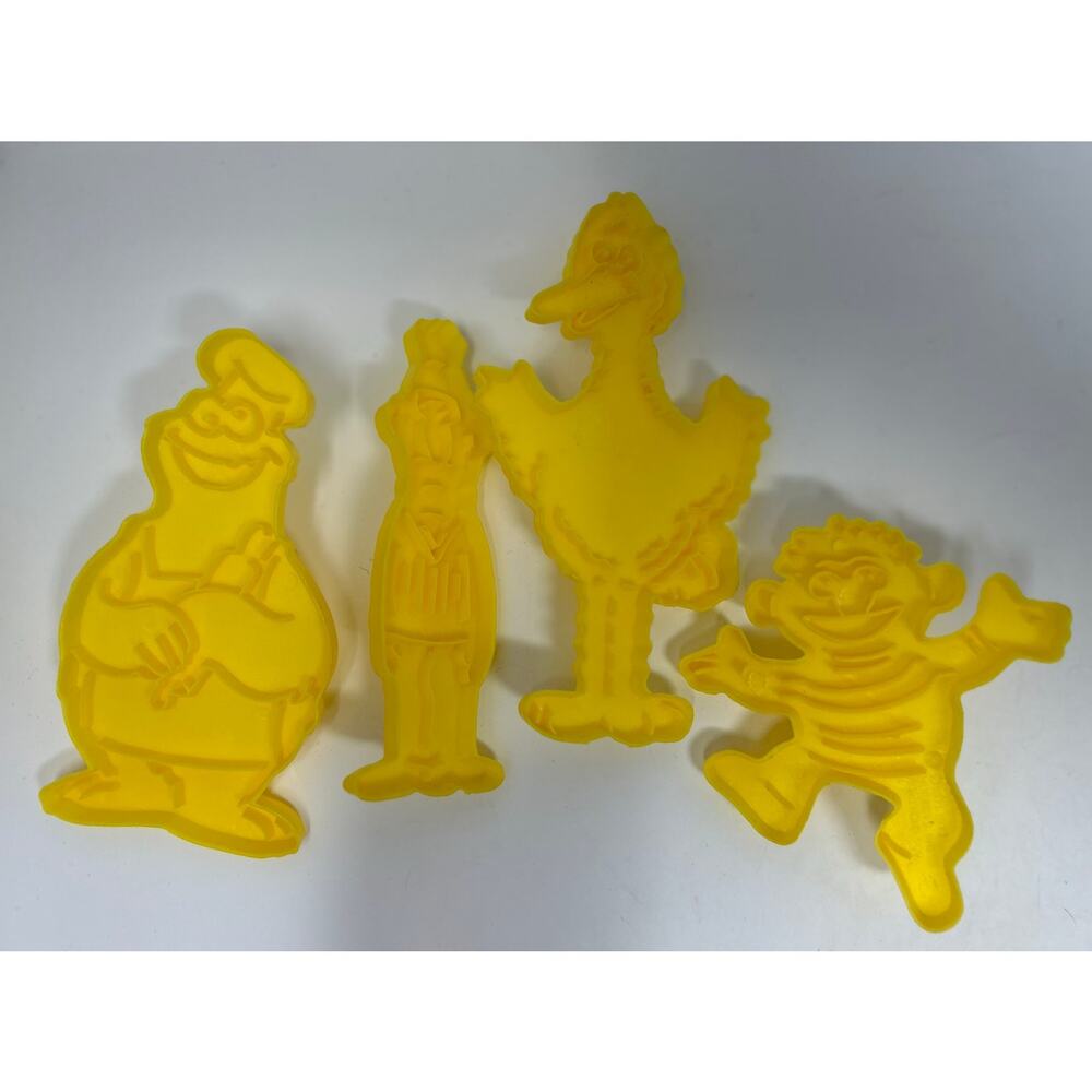 Muppets Inc. Yellow Sesame Street Cutters Big Bird Cookie Monster‎ Burt & Ernie